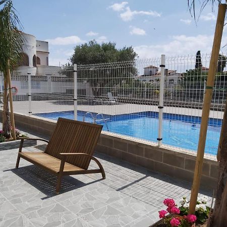 Apartament Amb Piscina 엠푸리아브라바 외부 사진