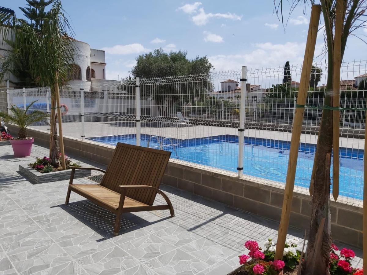 Apartament Amb Piscina 엠푸리아브라바 외부 사진