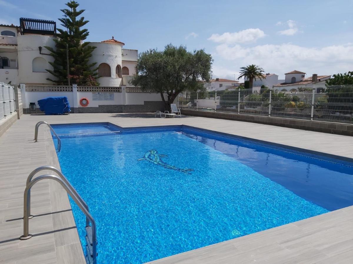 Apartament Amb Piscina 엠푸리아브라바 외부 사진